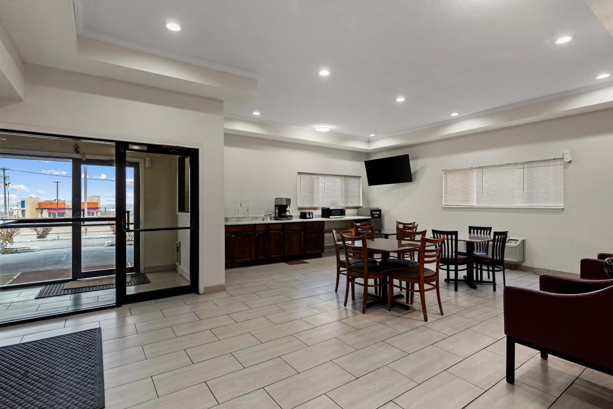Red Lion Inn & Suites Caseyville Extérieur photo