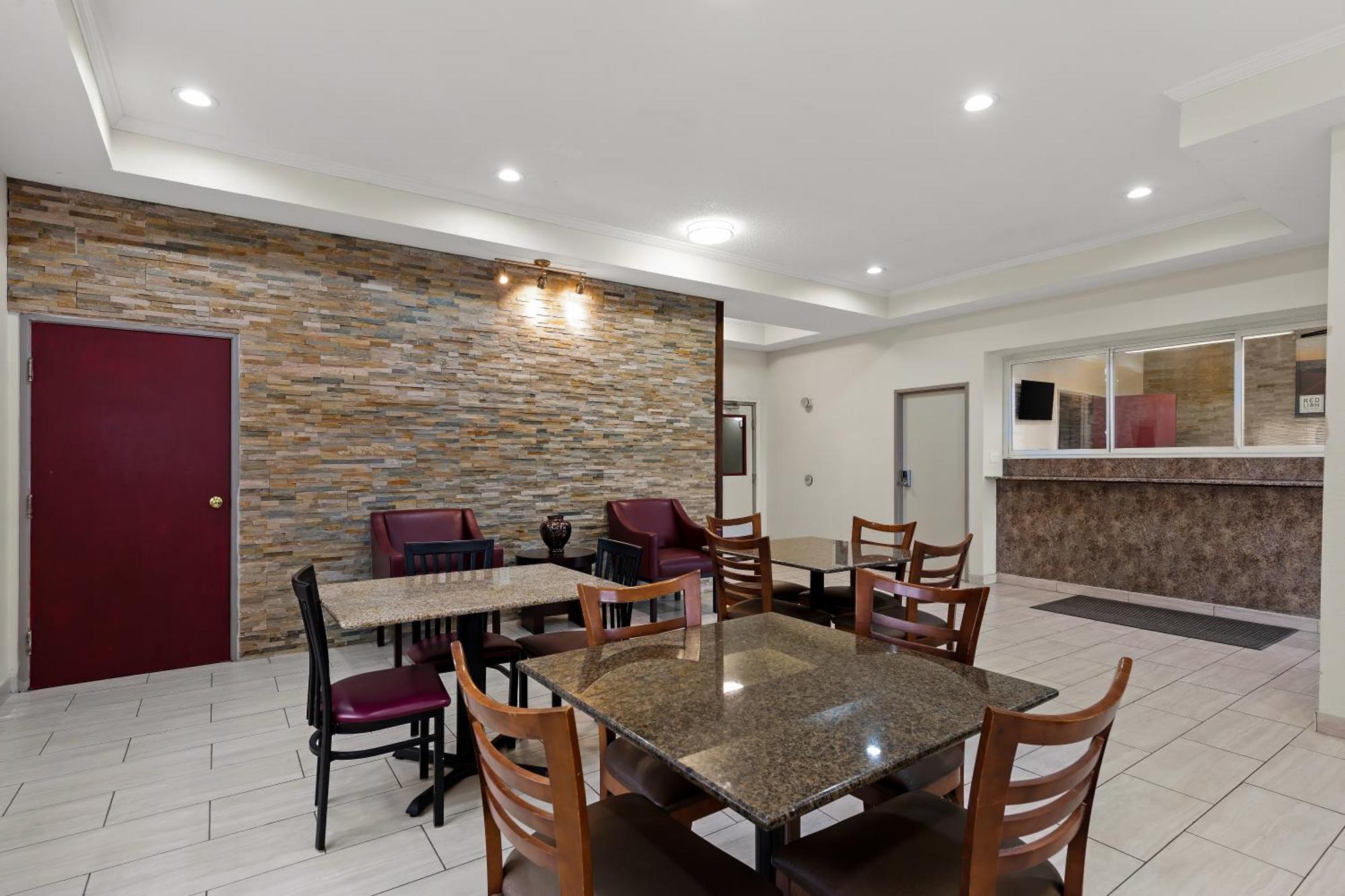 Red Lion Inn & Suites Caseyville Extérieur photo