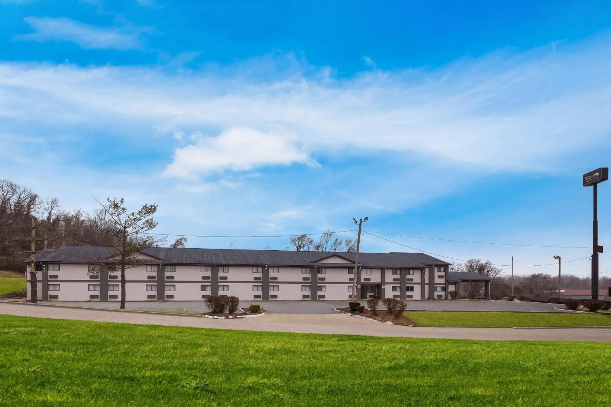 Red Lion Inn & Suites Caseyville Extérieur photo
