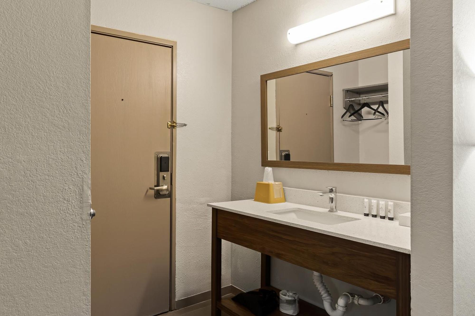 Red Lion Inn & Suites Caseyville Extérieur photo