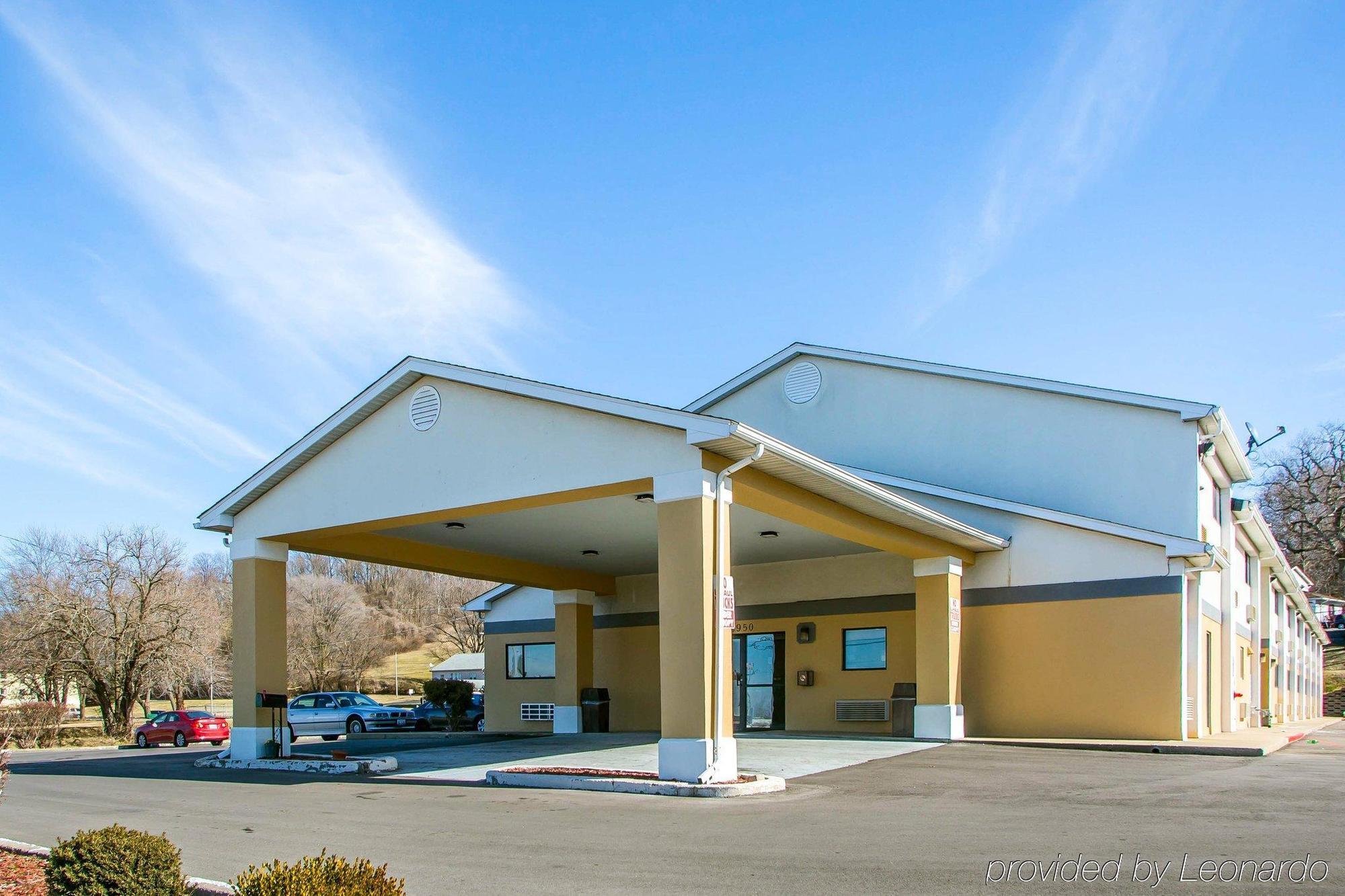 Red Lion Inn & Suites Caseyville Extérieur photo