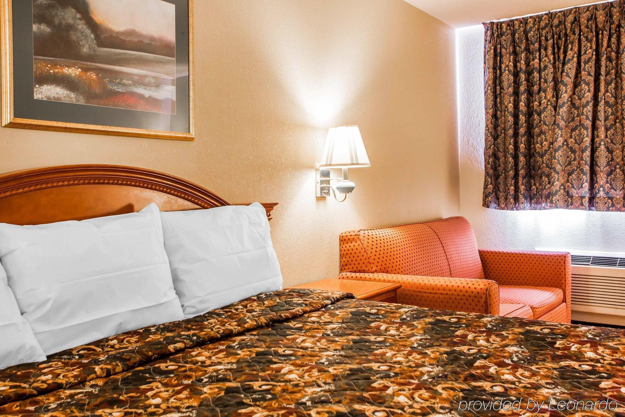 Red Lion Inn & Suites Caseyville Extérieur photo
