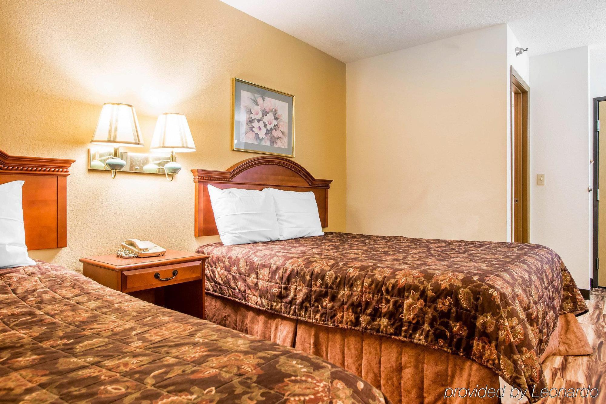 Red Lion Inn & Suites Caseyville Extérieur photo
