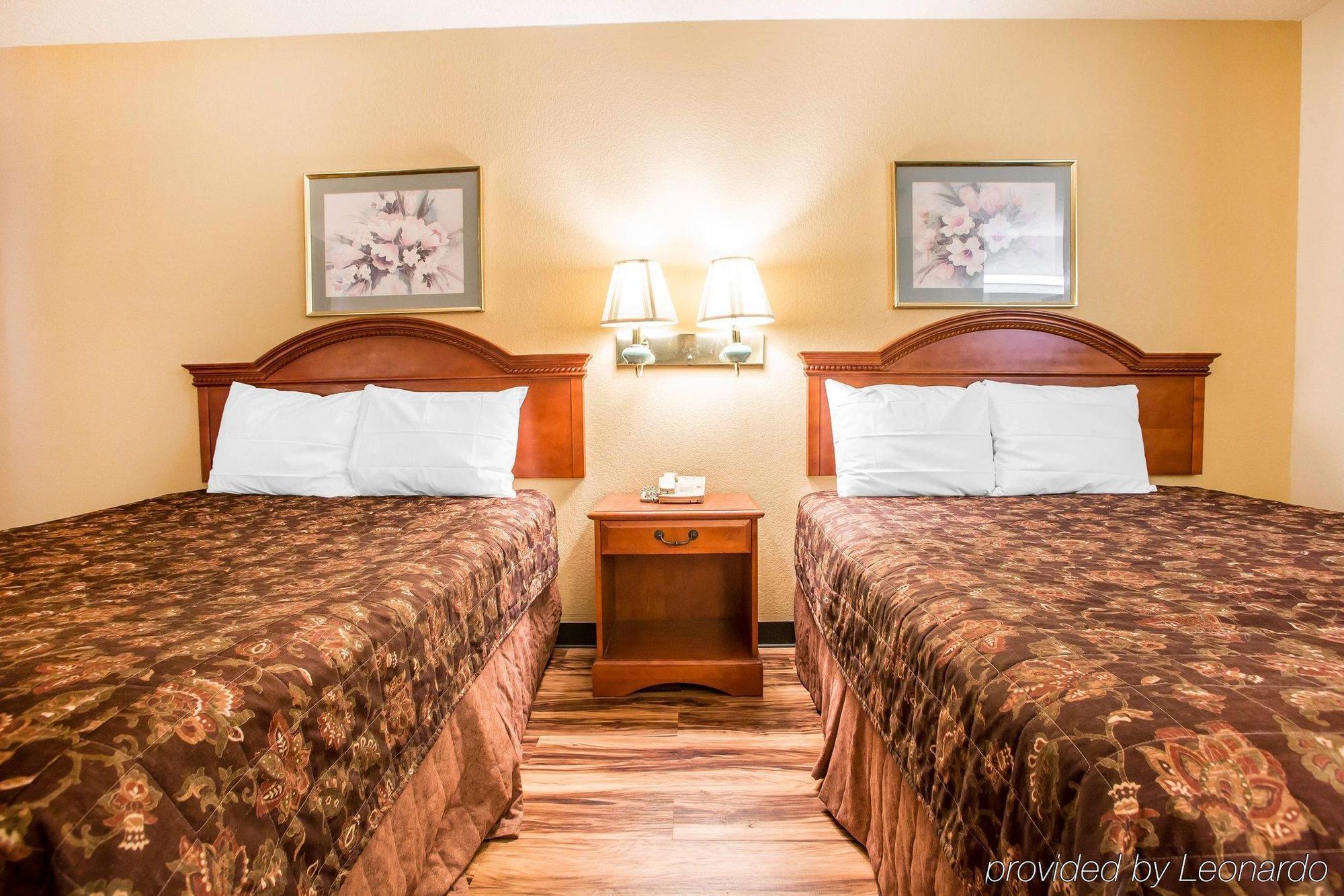 Red Lion Inn & Suites Caseyville Extérieur photo