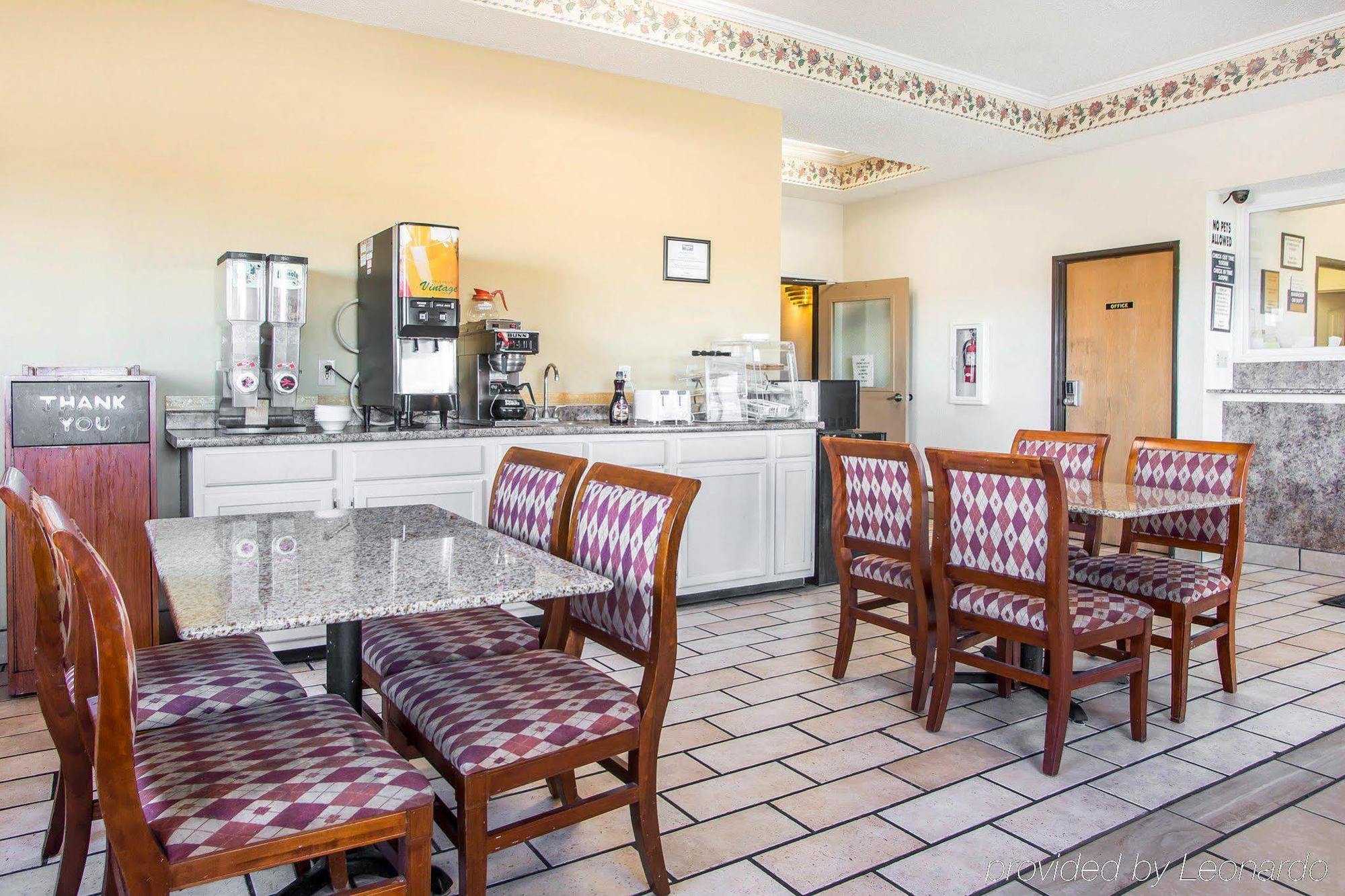 Red Lion Inn & Suites Caseyville Extérieur photo