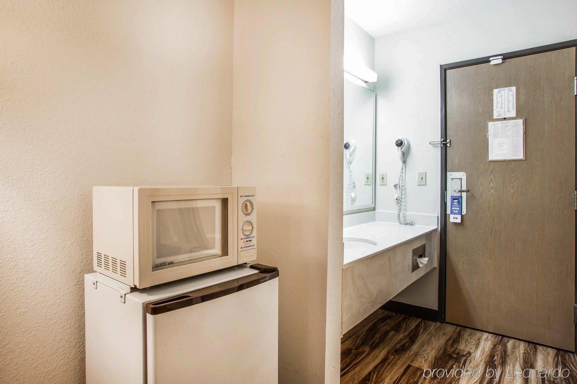 Red Lion Inn & Suites Caseyville Extérieur photo