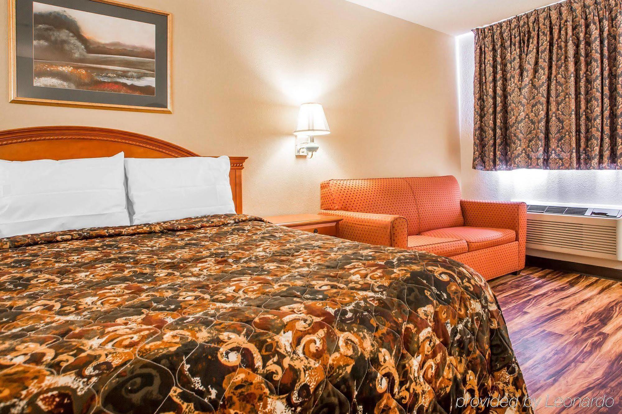Red Lion Inn & Suites Caseyville Extérieur photo