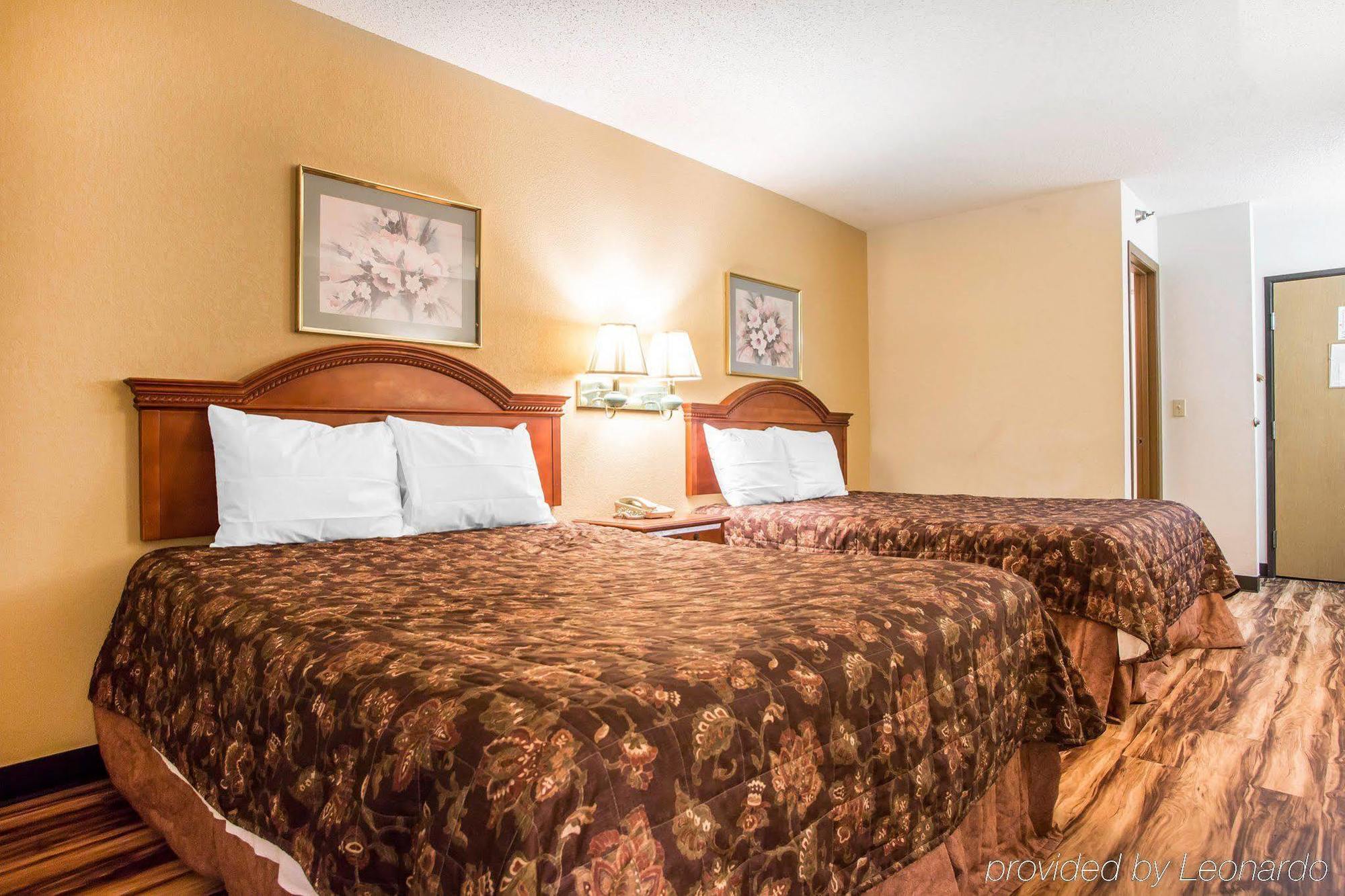 Red Lion Inn & Suites Caseyville Extérieur photo